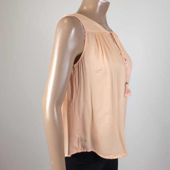 3/$20 Guilty Peach Sleeveless Top Tassel Tie Keyhole Cut Out Pleated Flowy Small - Picture 7 of 9